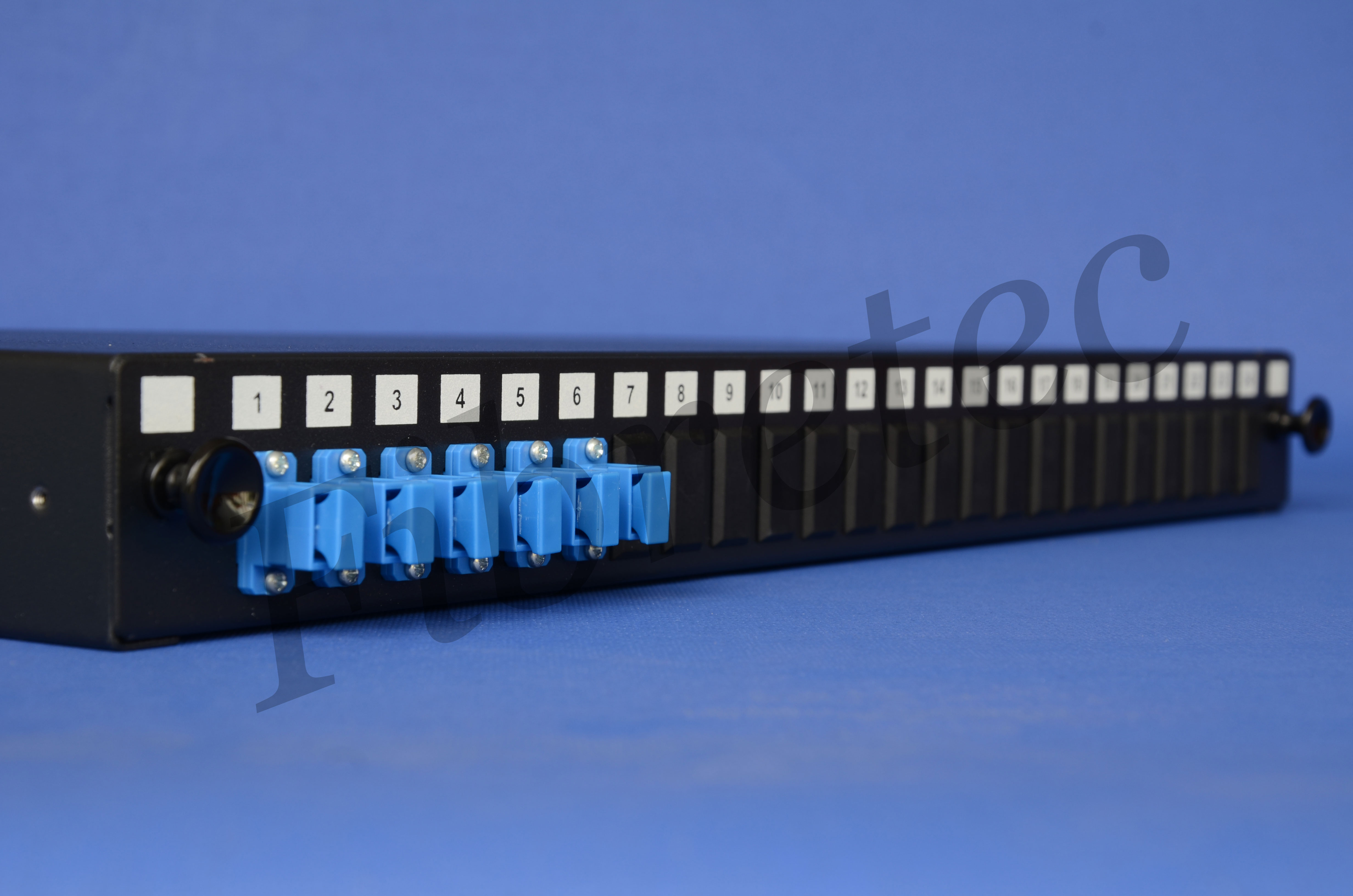 Tiroir 19’’ 1U 6 FO avec 6 traversées SC/SC simplex monomode bleues